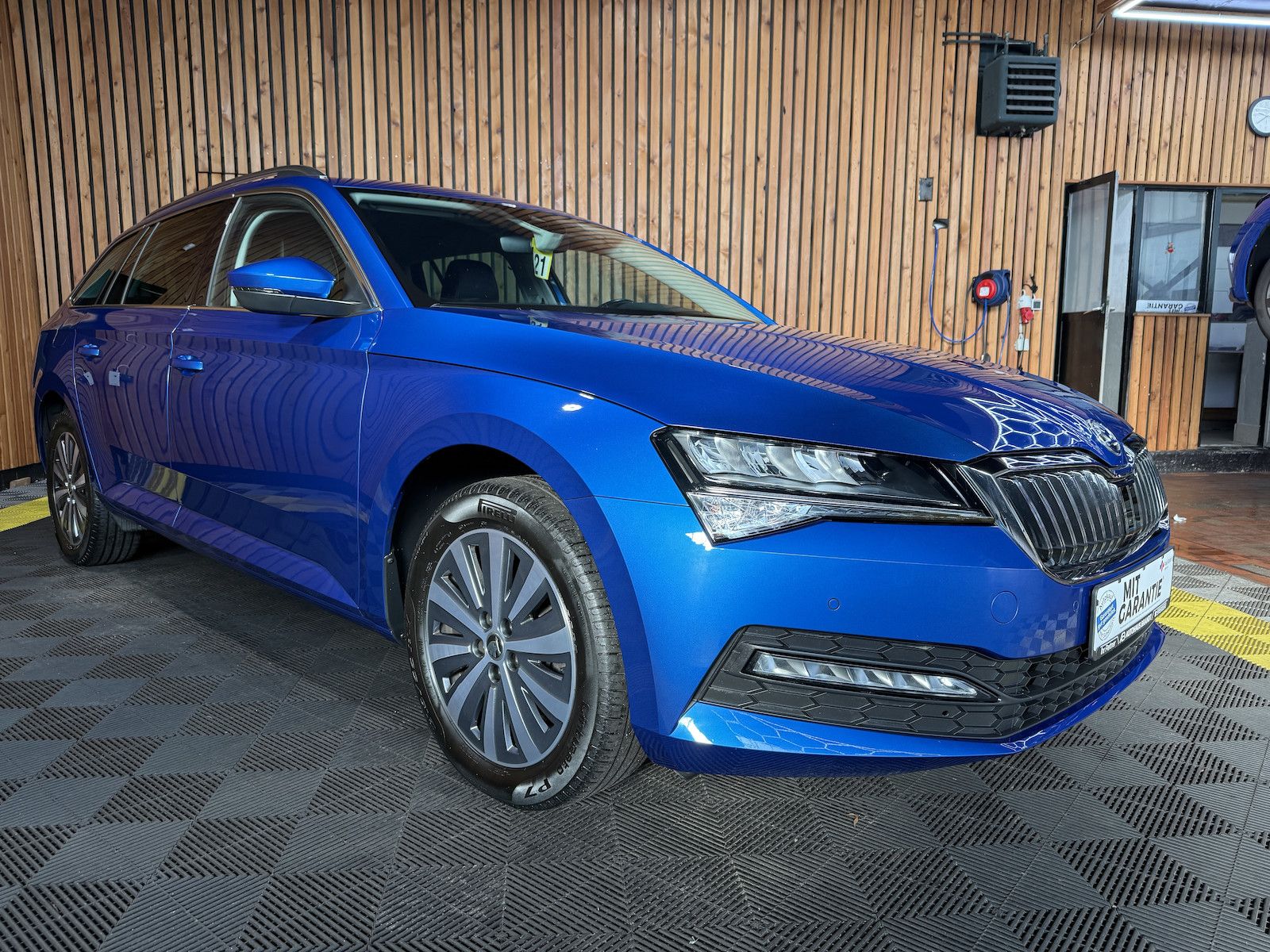 Fahrzeugabbildung SKODA Superb Combi 2,0TDI DSG Navi*ACC*Virtual*AHK*Kam