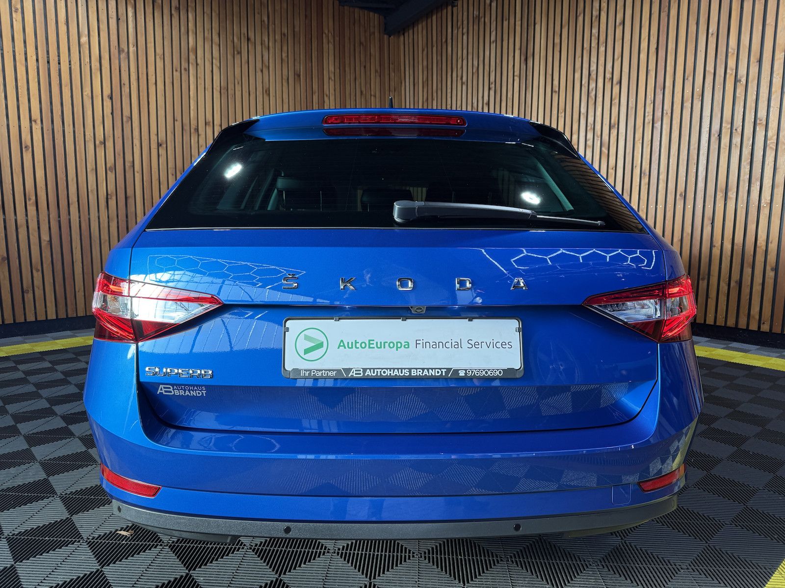 Fahrzeugabbildung SKODA Superb Combi 2,0TDI DSG Navi*ACC*Virtual*AHK*Kam