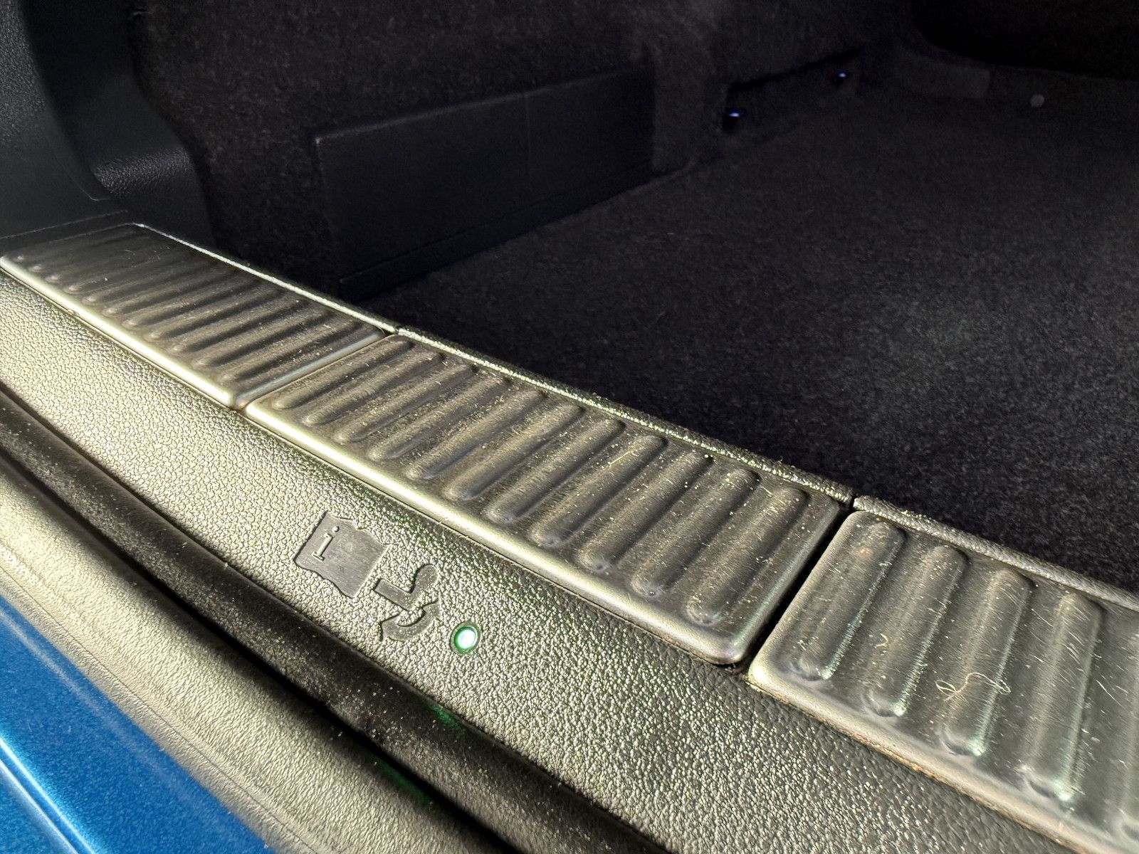 Fahrzeugabbildung SKODA Superb Combi 2,0TDI DSG Navi*ACC*Virtual*AHK*Kam