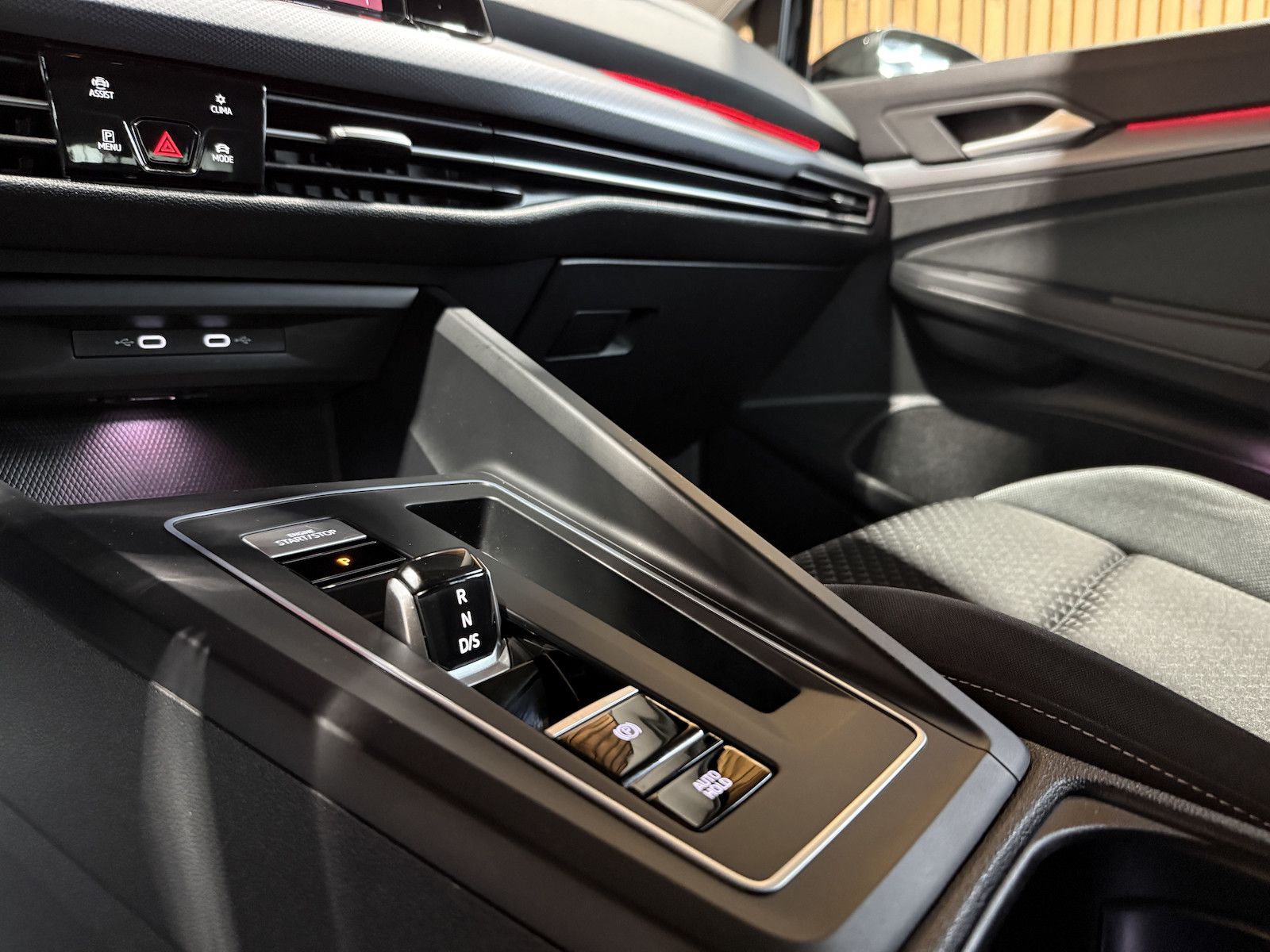 Fahrzeugabbildung Volkswagen Golf Variant 2,0 TDI DSG *Navi*LED*Virt*Kam*Keyl