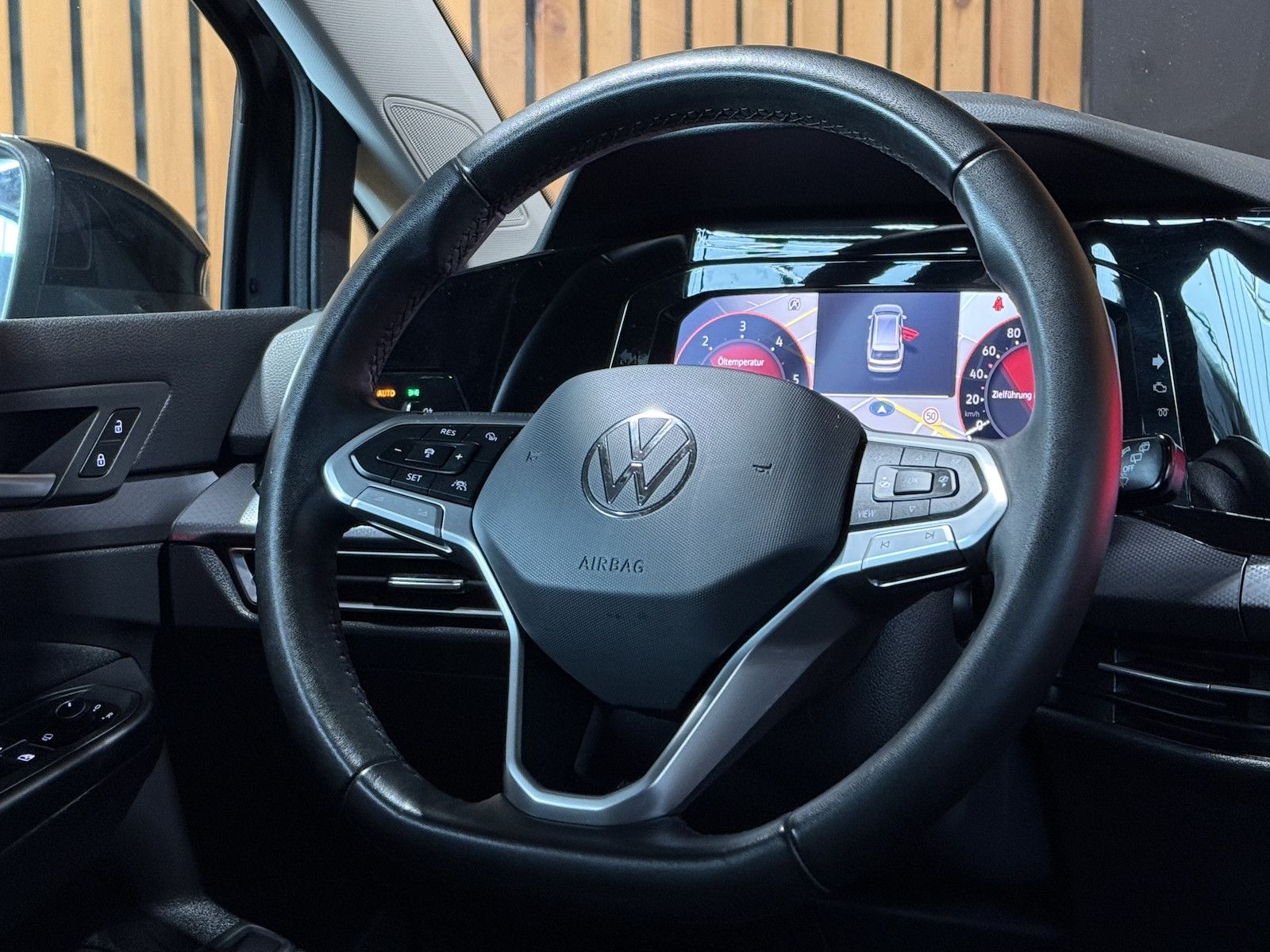 Fahrzeugabbildung Volkswagen Golf Variant 2,0 TDI DSG *Navi*LED*Virt*Kam*Keyl