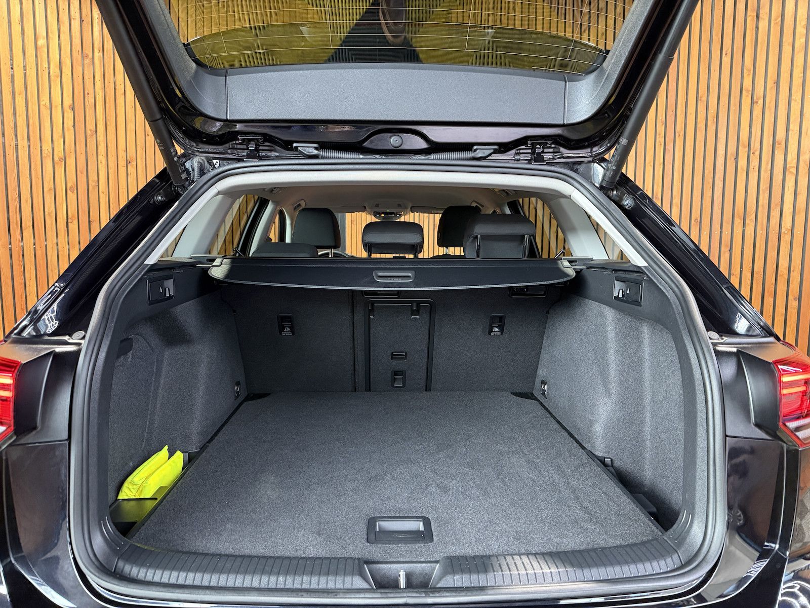 Fahrzeugabbildung Volkswagen Golf Variant 2,0 TDI DSG *Navi*LED*Virt*Kam*Keyl