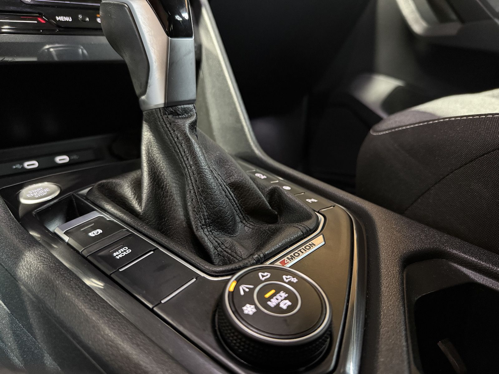 Fahrzeugabbildung Volkswagen Tiguan Allspace 2,0 TDI DSG *Navi+*7-Si*AHK*Kam*