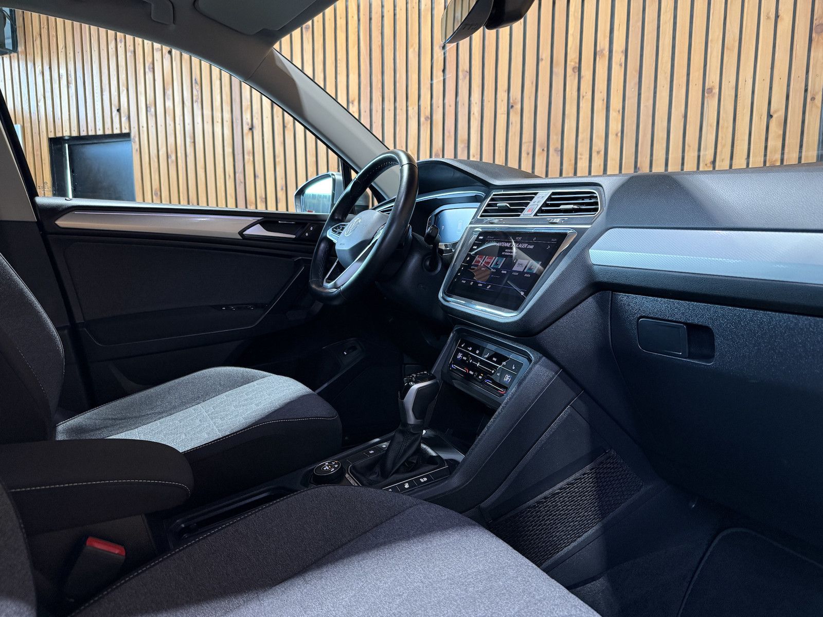 Fahrzeugabbildung Volkswagen Tiguan Allspace 2,0 TDI DSG *Navi+*7-Si*AHK*Kam*