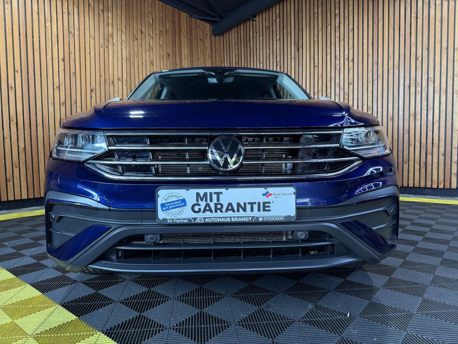 Fahrzeugabbildung Volkswagen Tiguan Allspace 2,0 TDI DSG *Navi+*7-Si*AHK*Kam*