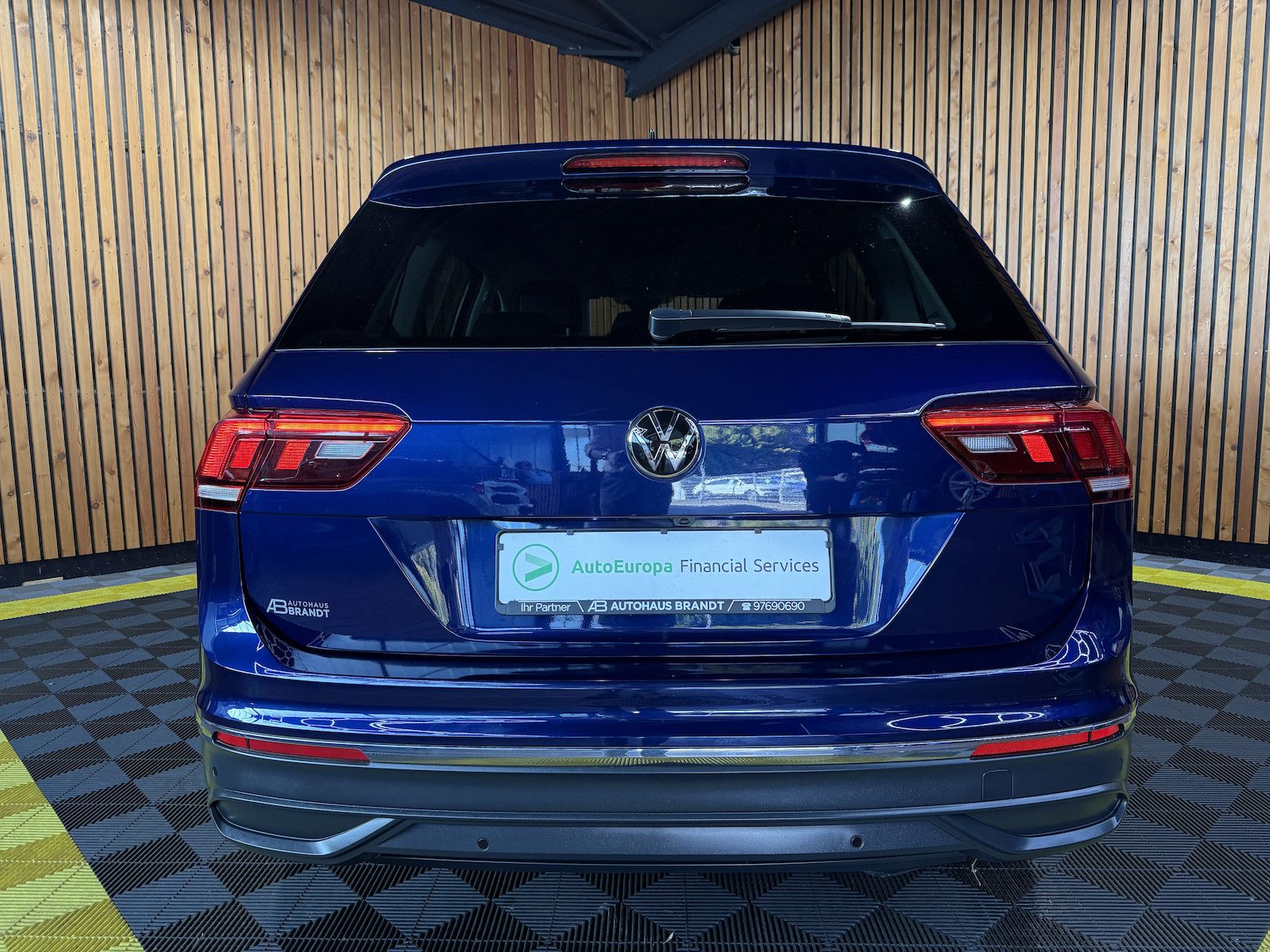 Fahrzeugabbildung Volkswagen Tiguan Allspace 2,0 TDI DSG *Navi+*7-Si*AHK*Kam*
