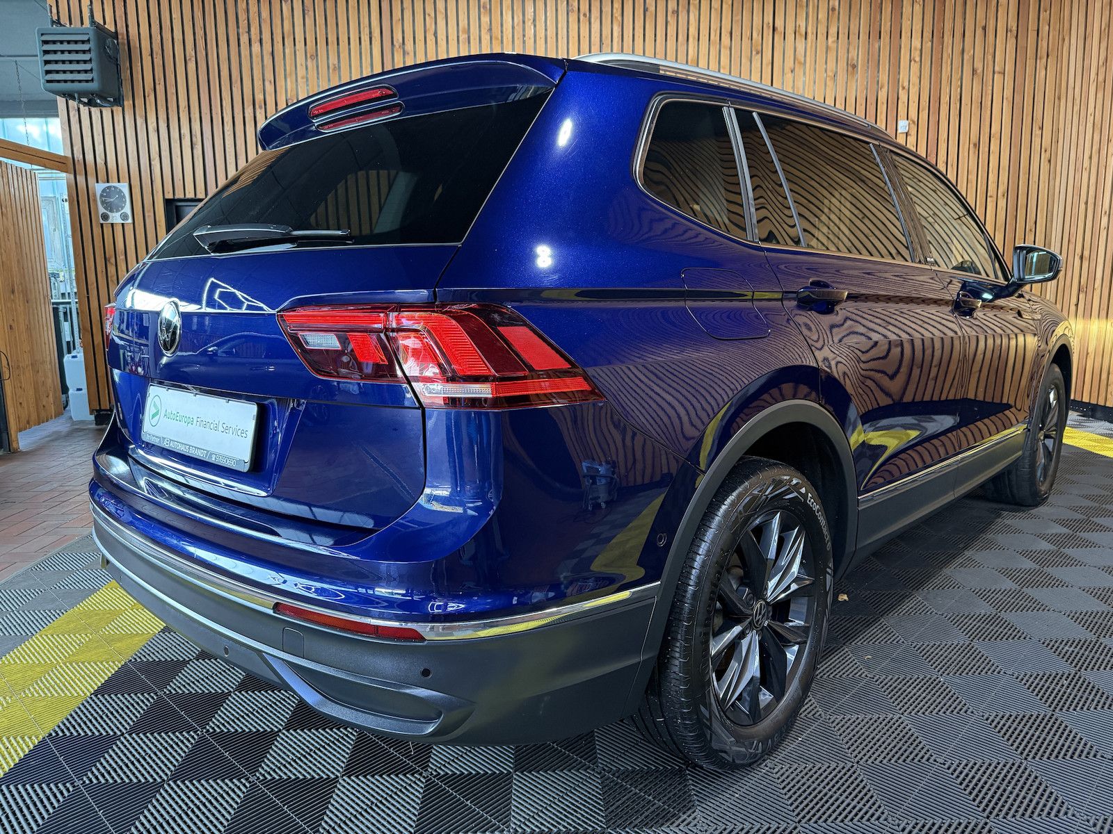 Fahrzeugabbildung Volkswagen Tiguan Allspace 2,0 TDI DSG *Navi+*7-Si*AHK*Kam*