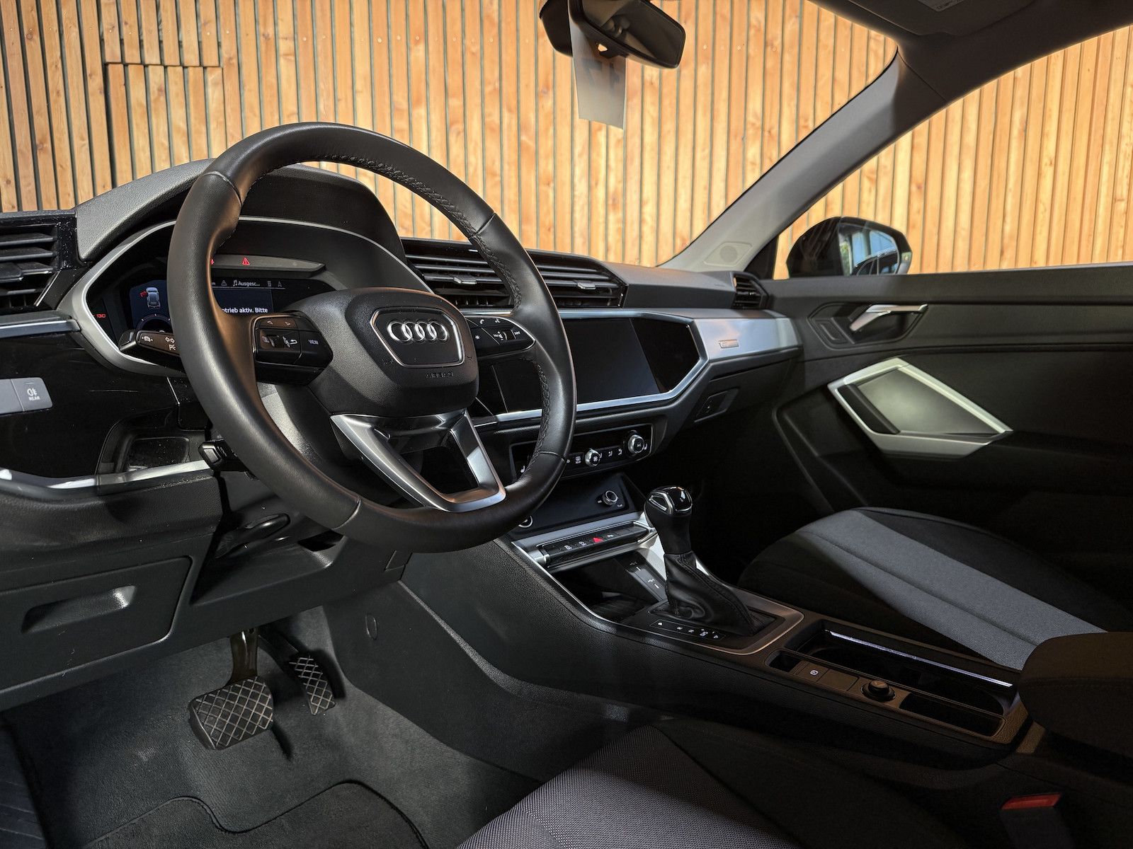 Fahrzeugabbildung Audi Q3 35TDI advanced Aut. Navi+*LED*Virtual*Kam*AHK
