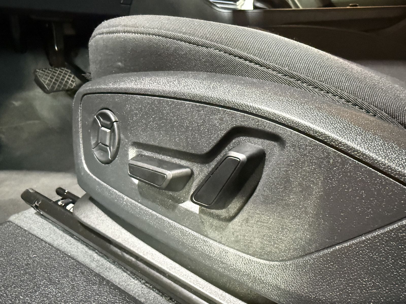 Fahrzeugabbildung Audi Q3 35TDI advanced Aut. Navi+*LED*Virtual*Kam*AHK