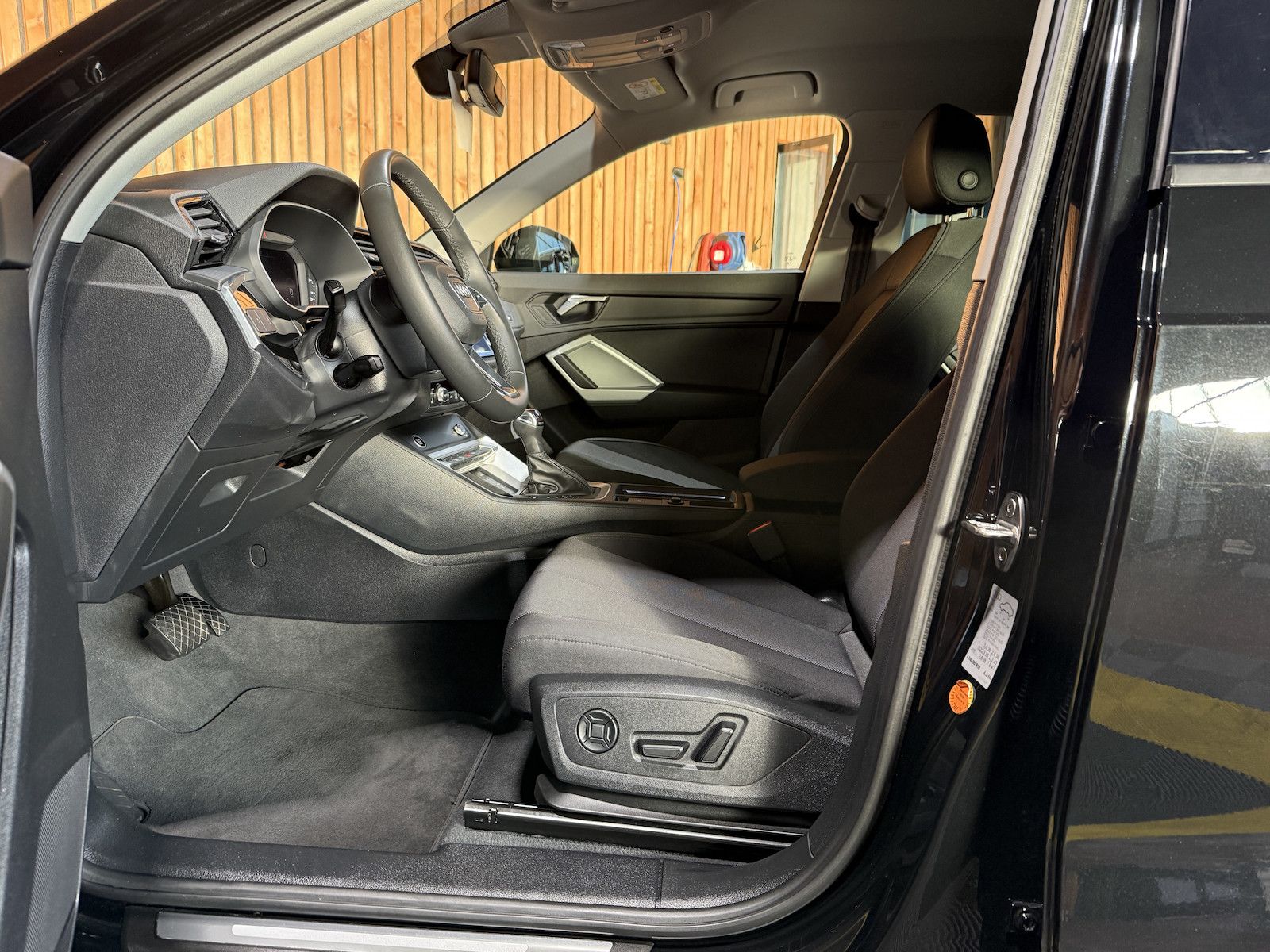 Fahrzeugabbildung Audi Q3 35TDI advanced Aut. Navi+*LED*Virtual*Kam*AHK