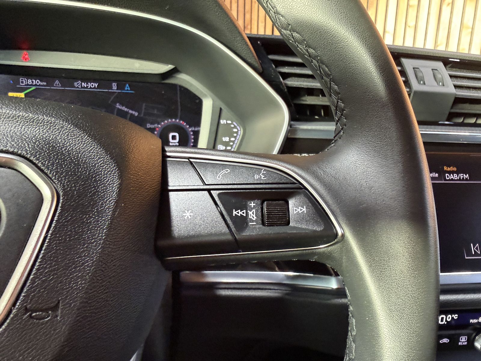 Fahrzeugabbildung Audi Q3 35TDI advanced Aut. Navi+*LED*Virtual*Kam*AHK