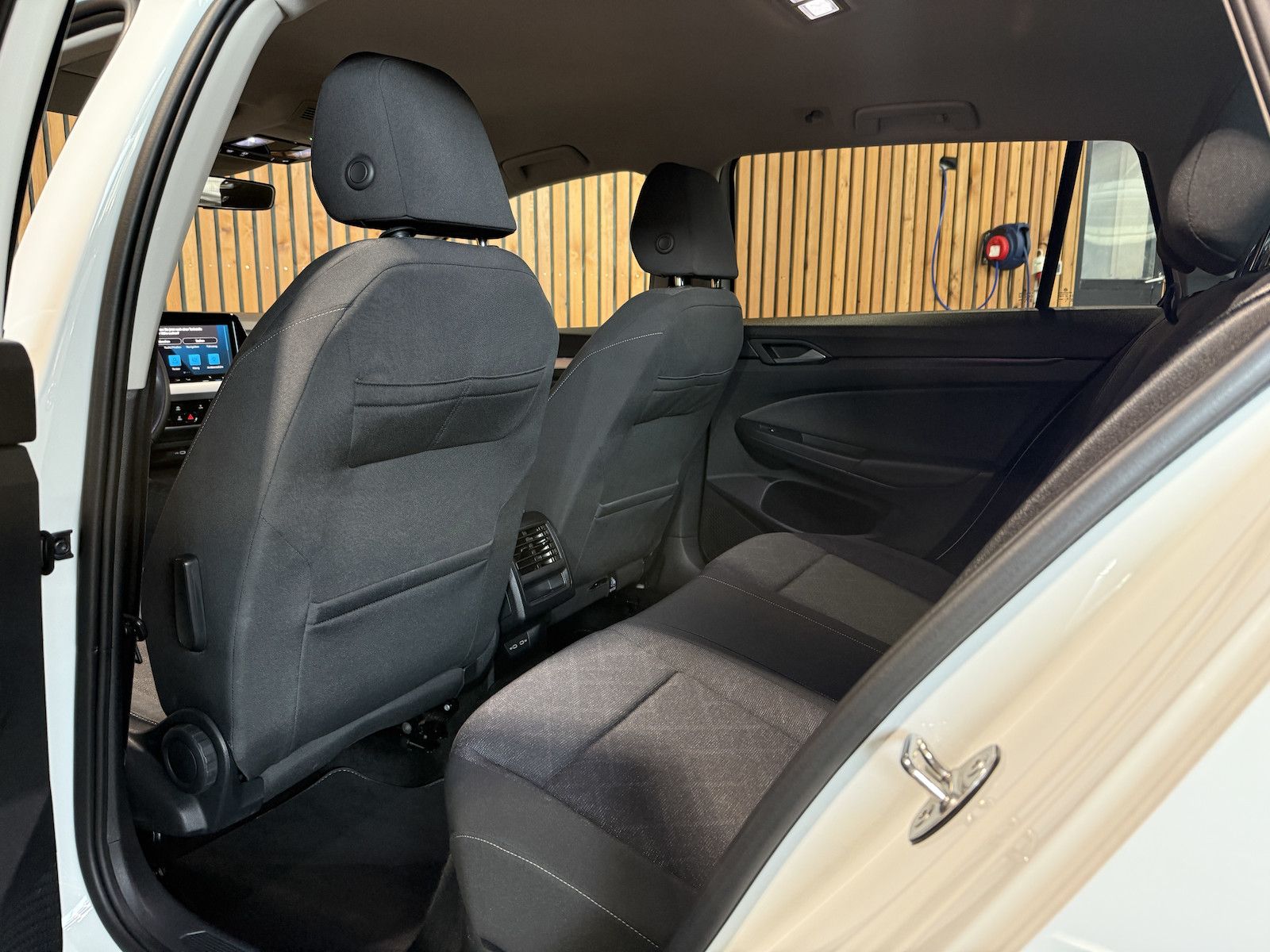 Fahrzeugabbildung Volkswagen Golf Variant 1,5 eTSI DSG Life *Navi*Virual*LED*