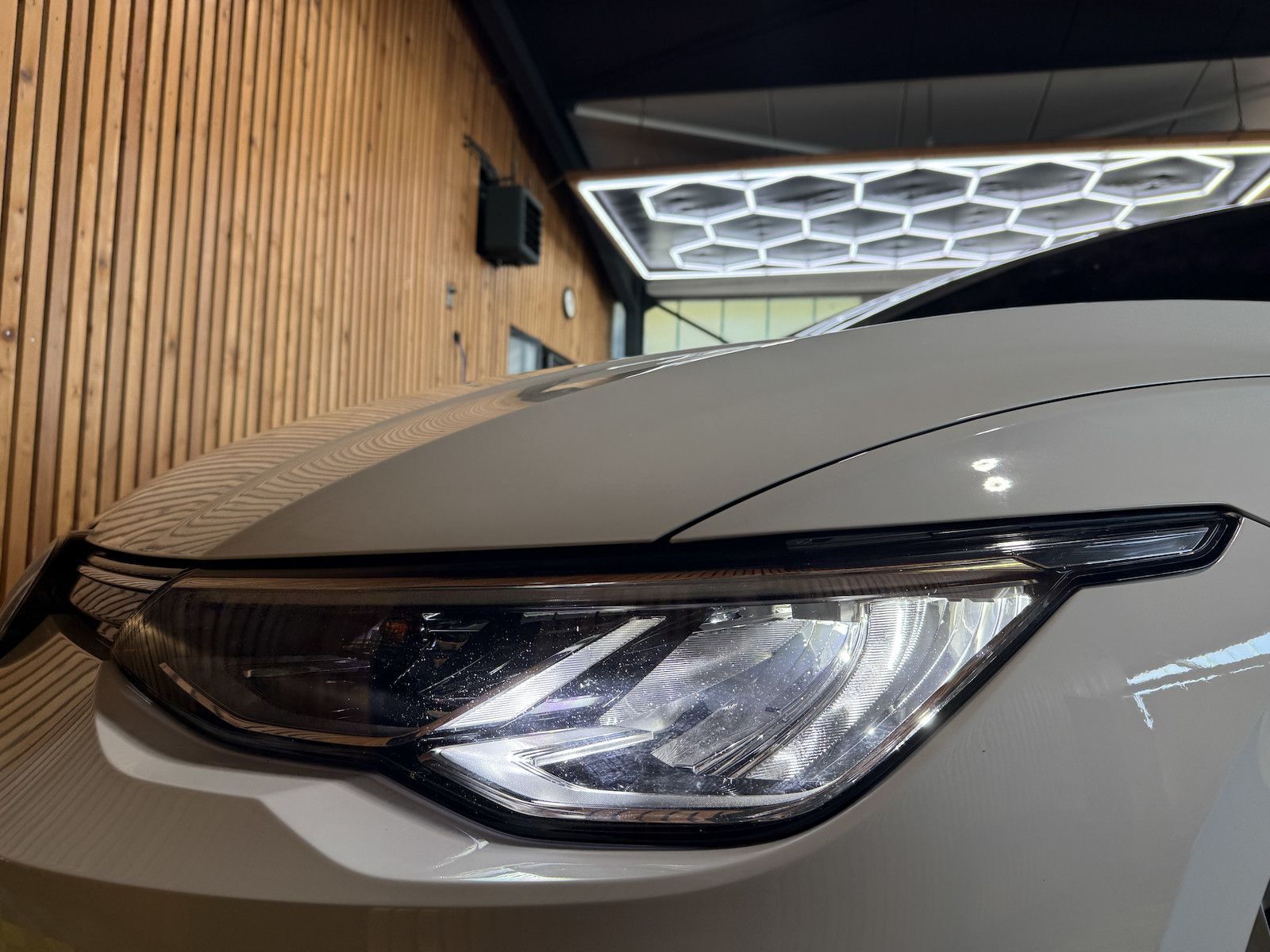 Fahrzeugabbildung Volkswagen Golf Variant 1,5 eTSI DSG Life *Navi*Virual*LED*