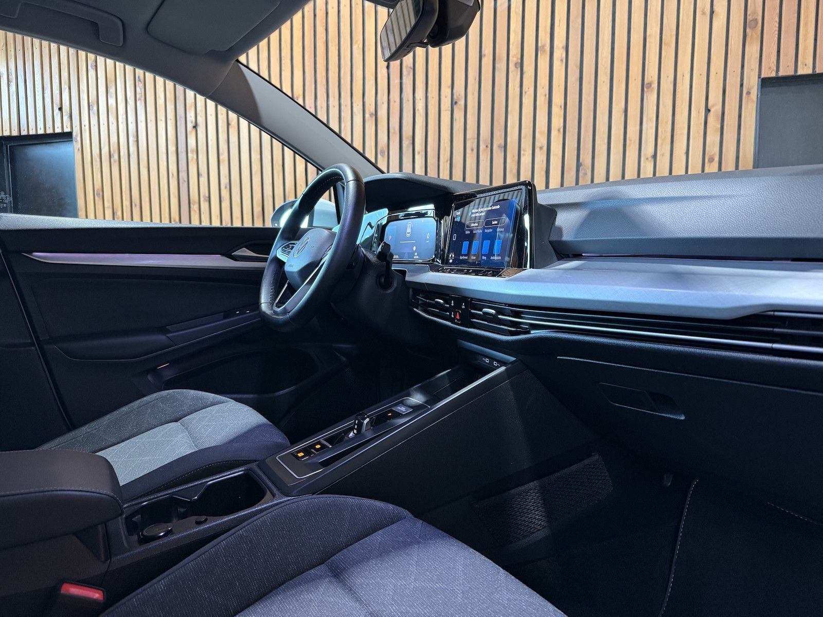 Fahrzeugabbildung Volkswagen Golf Variant 1,5 eTSI DSG Life *Navi*Virual*LED*
