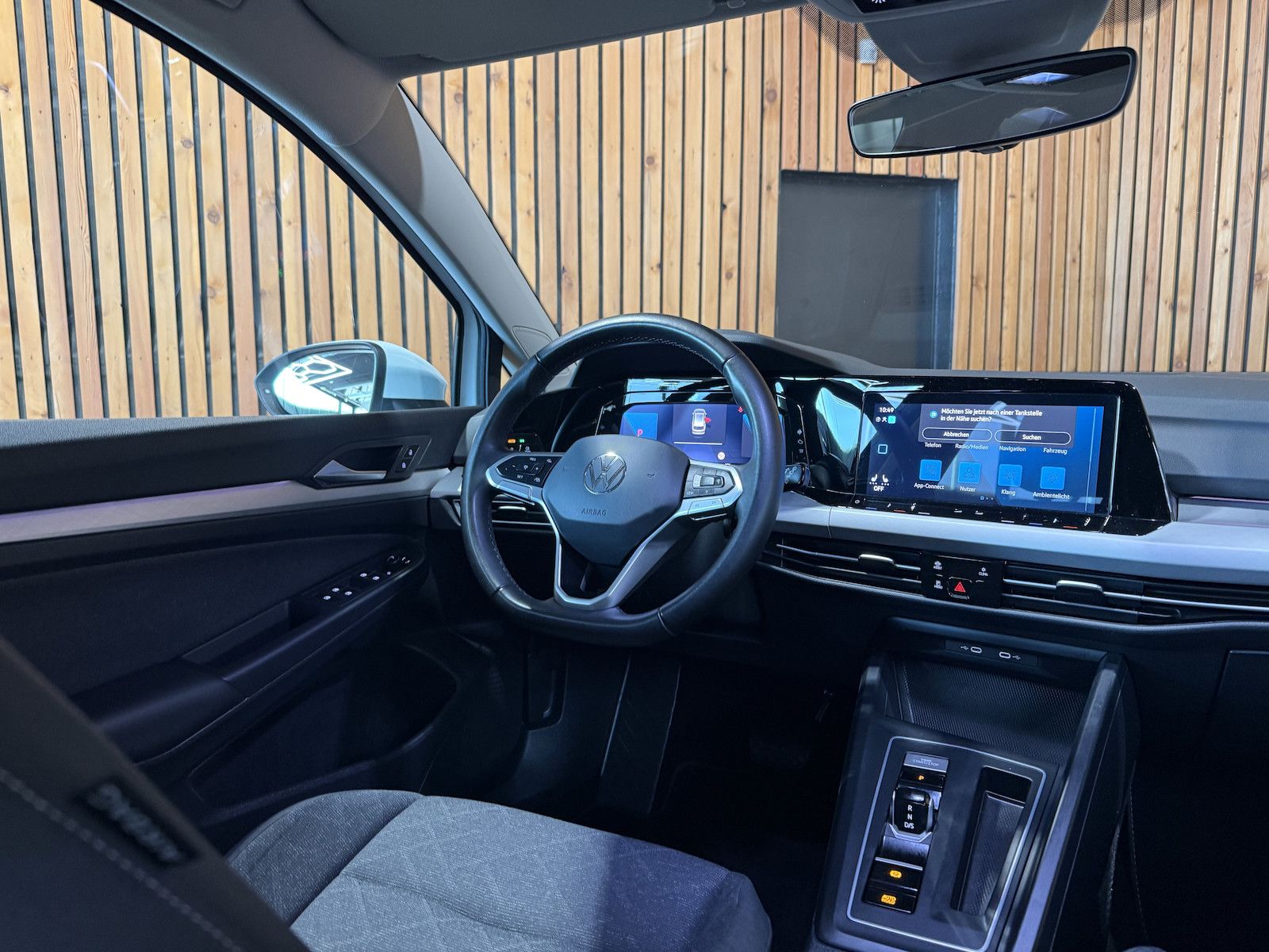 Fahrzeugabbildung Volkswagen Golf Variant 1,5 eTSI DSG Life *Navi*Virual*LED*
