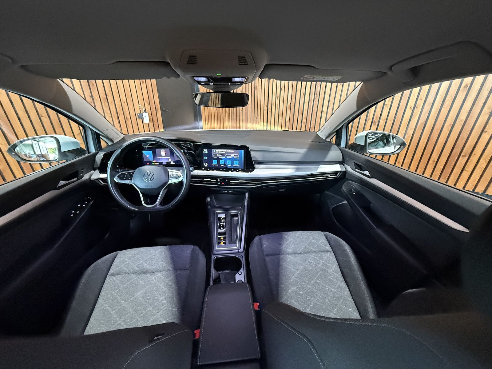 Fahrzeugabbildung Volkswagen Golf Variant 1,5 eTSI DSG Life *Navi*Virual*LED*