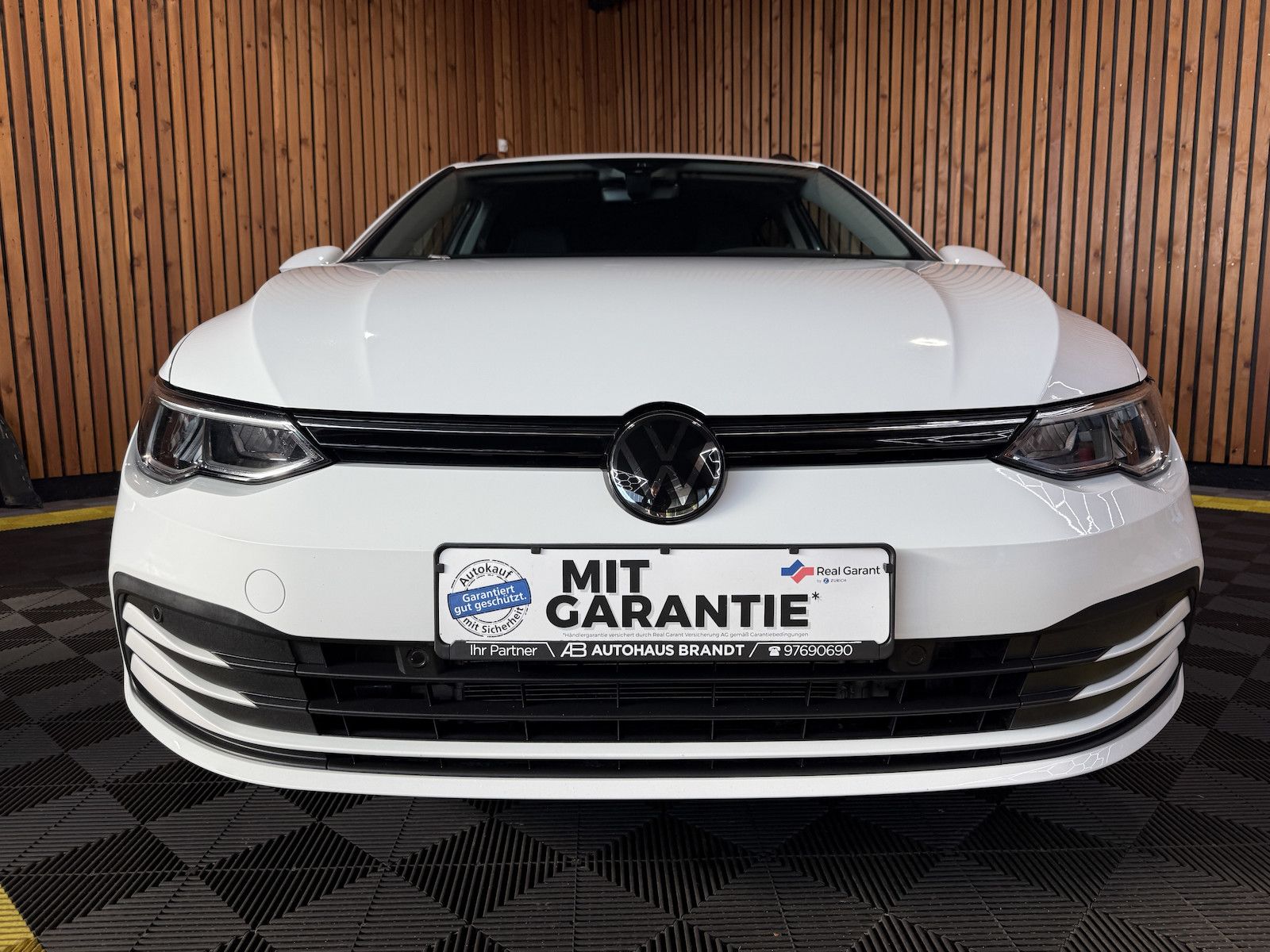 Fahrzeugabbildung Volkswagen Golf Variant 1,5 eTSI DSG Life *Navi*Virual*LED*