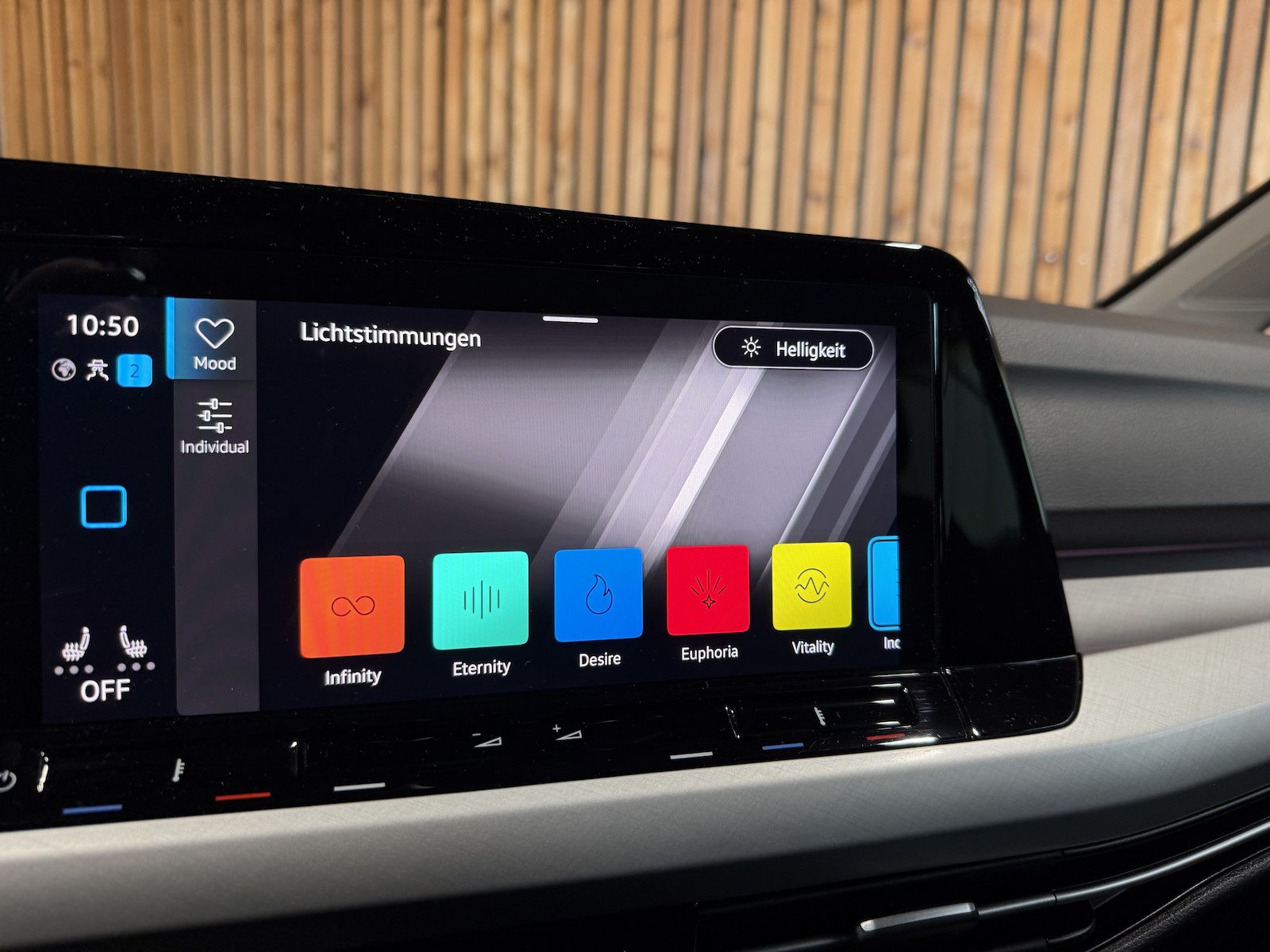 Fahrzeugabbildung Volkswagen Golf Variant 1,5 eTSI DSG Life *Navi*Virual*LED*
