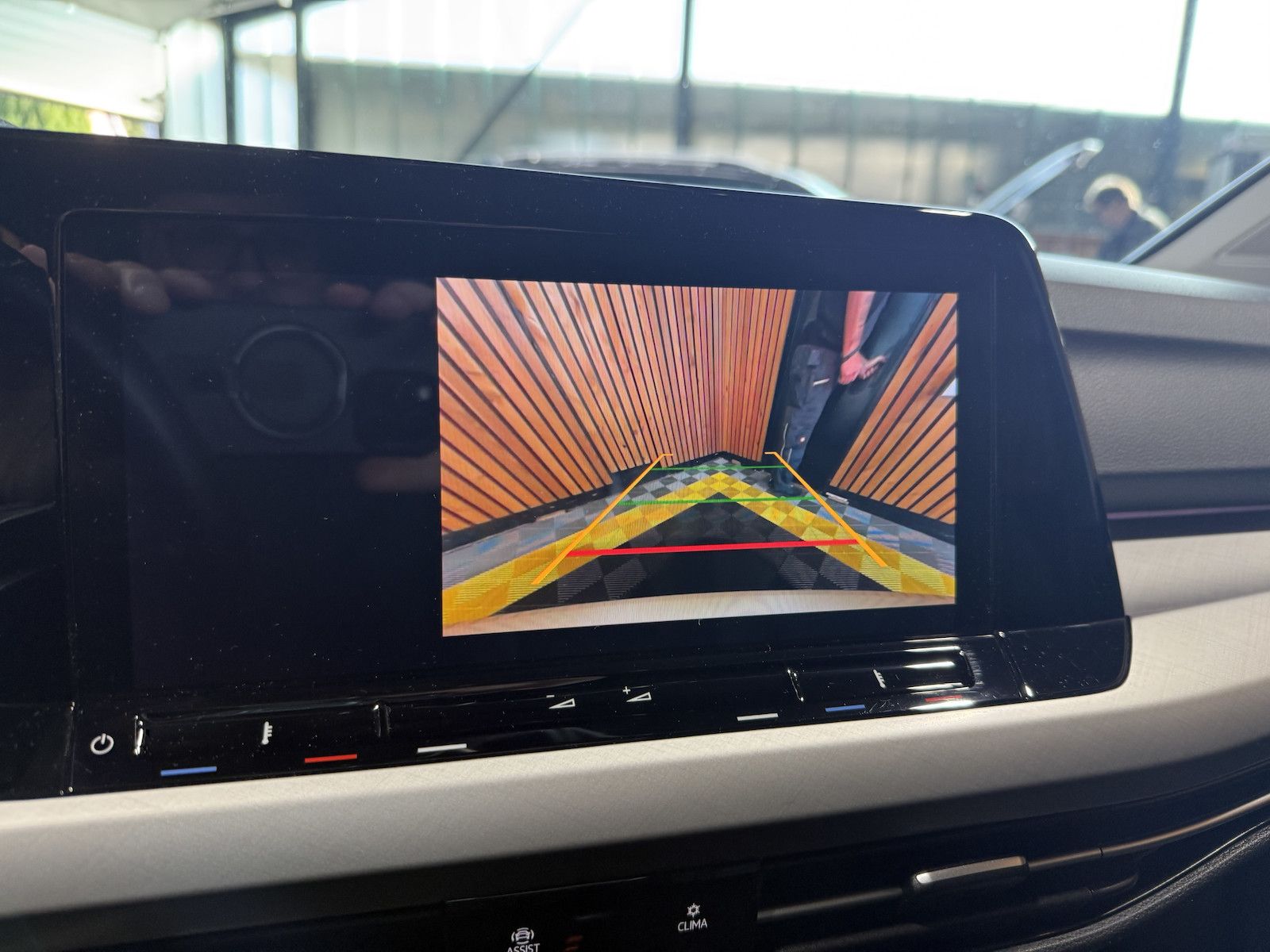 Fahrzeugabbildung Volkswagen Golf Variant 1,5 eTSI DSG Life *Navi*Virual*LED*