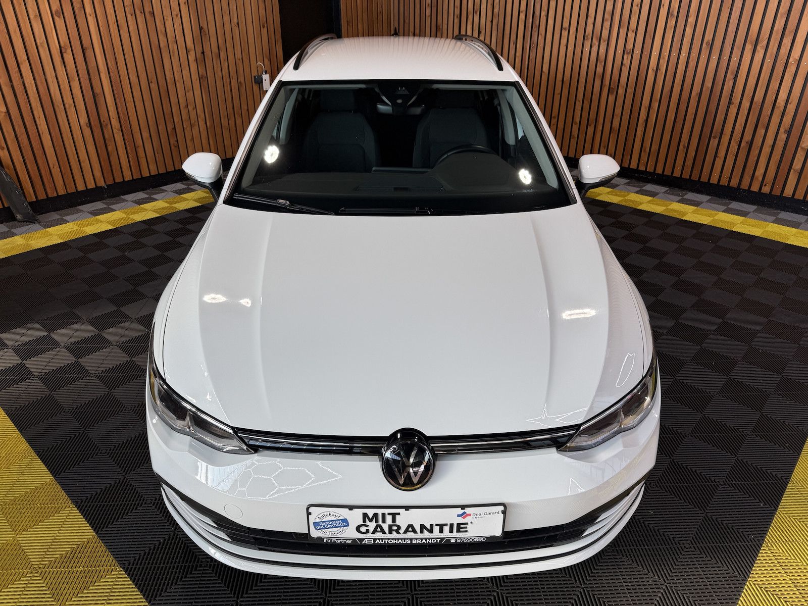 Fahrzeugabbildung Volkswagen Golf Variant 1,5 eTSI DSG Life *Navi*Virual*LED*