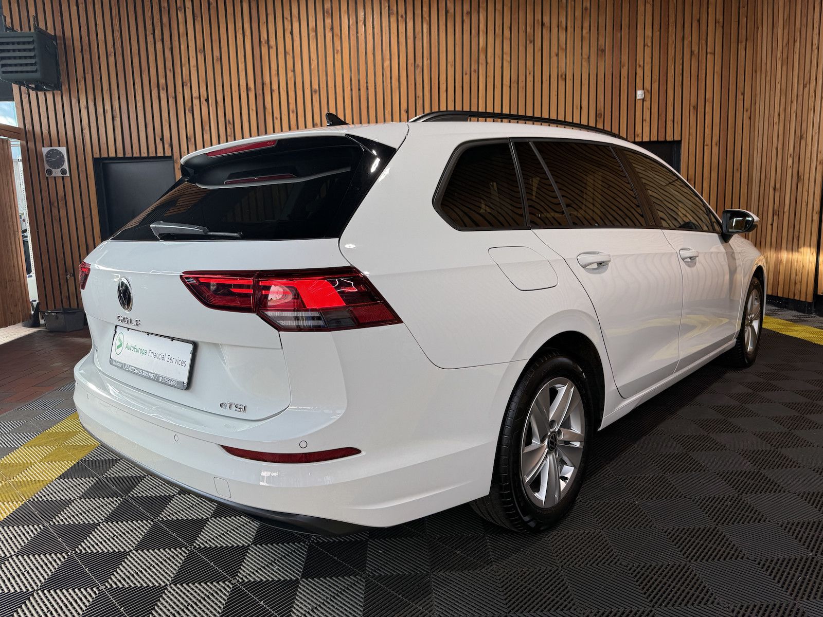 Fahrzeugabbildung Volkswagen Golf Variant 1,5 eTSI DSG Life *Navi*Virual*LED*