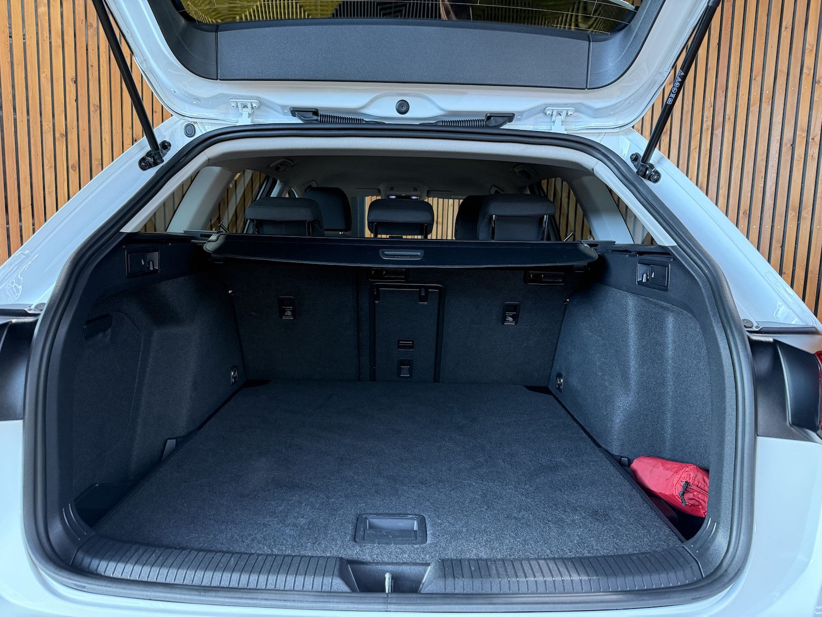 Fahrzeugabbildung Volkswagen Golf Variant 1,5 eTSI DSG Life *Navi*Virual*LED*