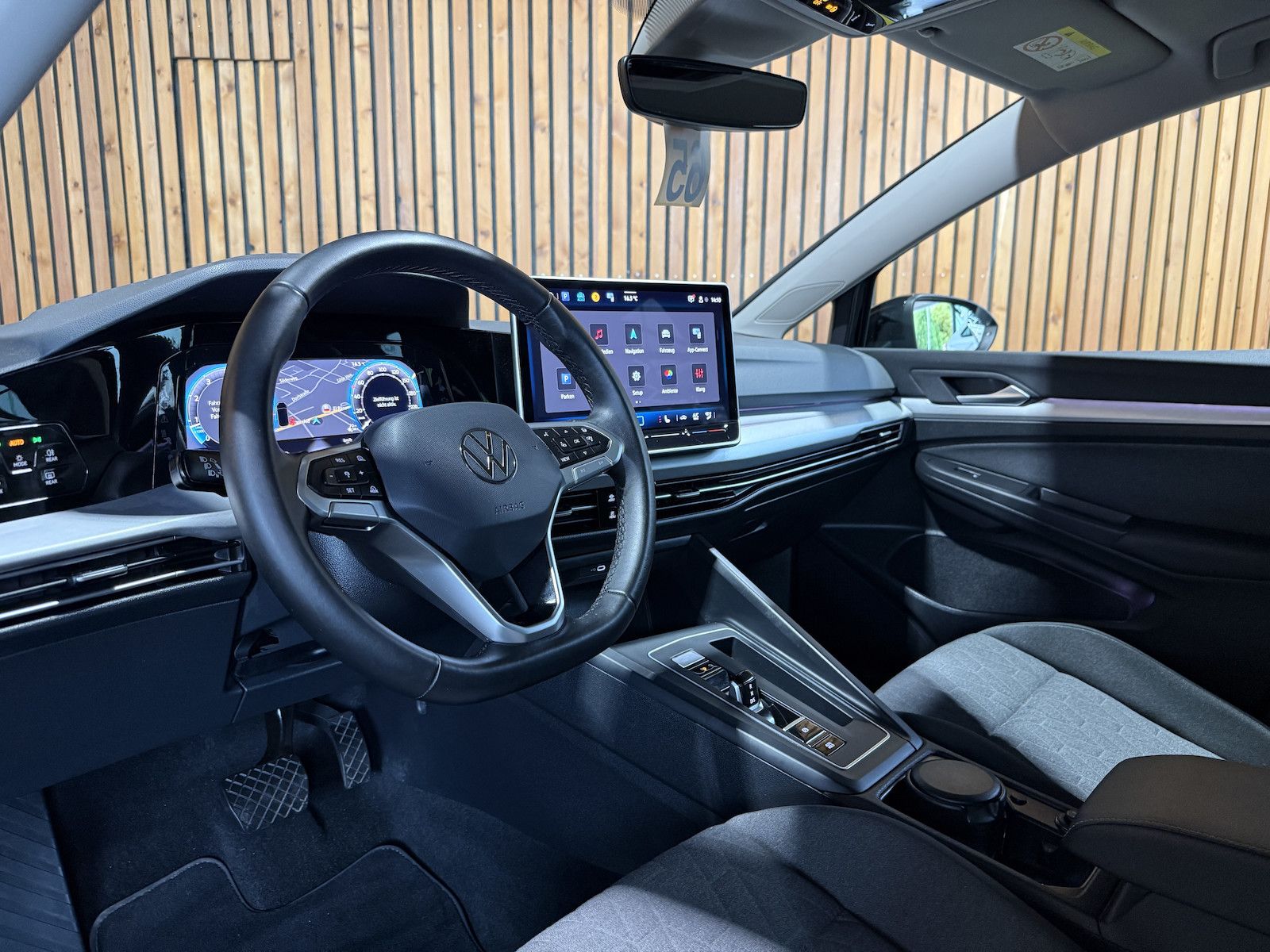 Fahrzeugabbildung Volkswagen Golf Variant 1,5 eTSI Facelift *Navi*AHK*LED*Kam