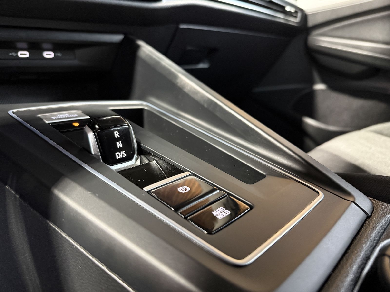 Fahrzeugabbildung Volkswagen Golf Variant 1,5 eTSI Facelift *Navi*AHK*LED*Kam