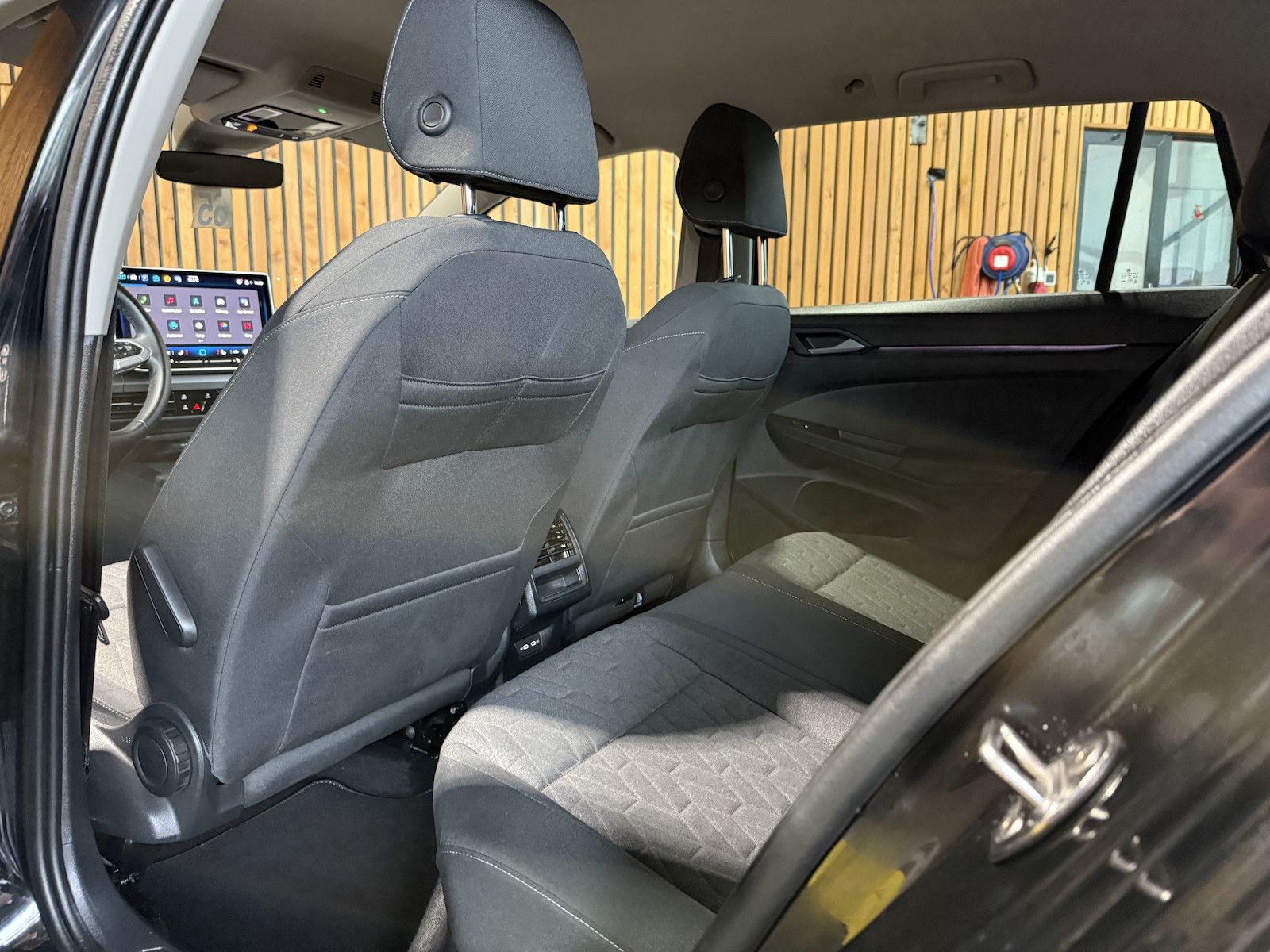 Fahrzeugabbildung Volkswagen Golf Variant 1,5 eTSI Facelift *Navi*AHK*LED*Kam