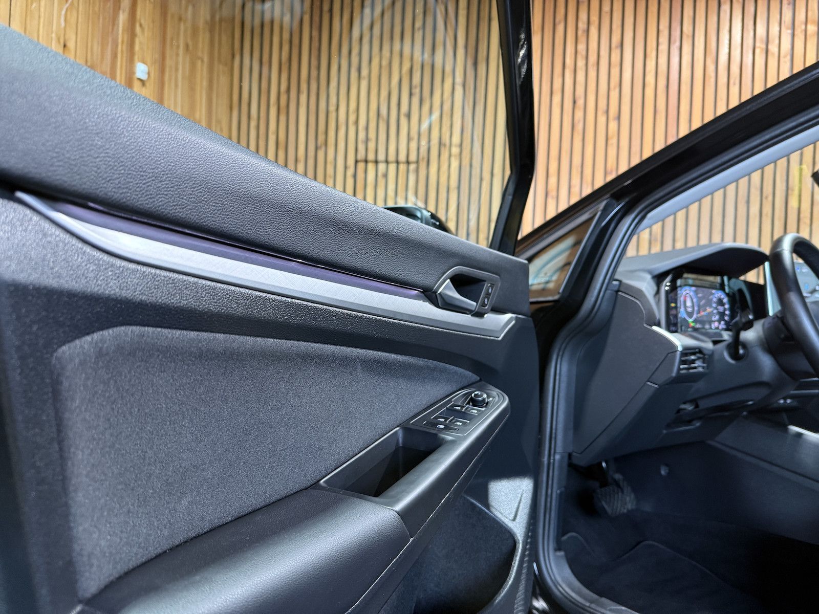 Fahrzeugabbildung Volkswagen Golf Variant 1,5 eTSI Facelift *Navi*AHK*LED*Kam