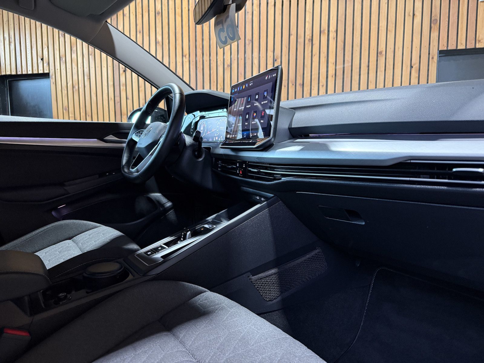 Fahrzeugabbildung Volkswagen Golf Variant 1,5 eTSI Facelift *Navi*AHK*LED*Kam
