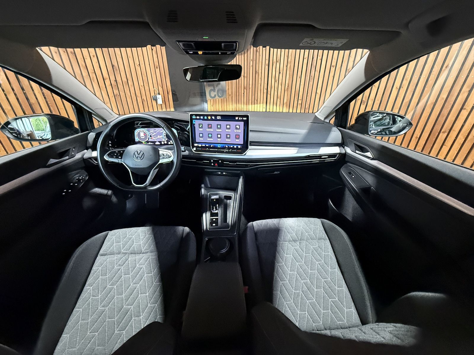 Fahrzeugabbildung Volkswagen Golf Variant 1,5 eTSI Facelift *Navi*AHK*LED*Kam