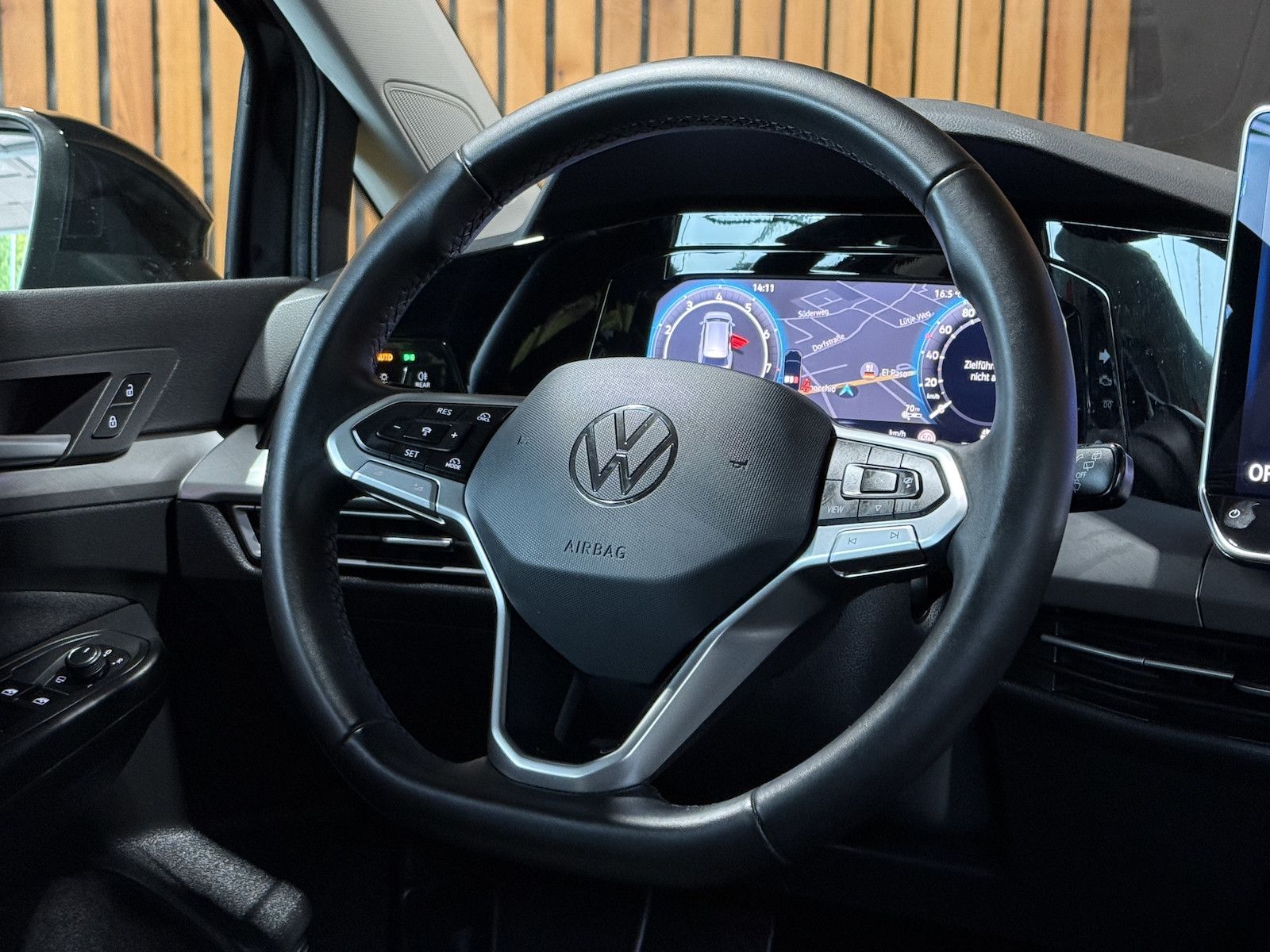Fahrzeugabbildung Volkswagen Golf Variant 1,5 eTSI Facelift *Navi*AHK*LED*Kam