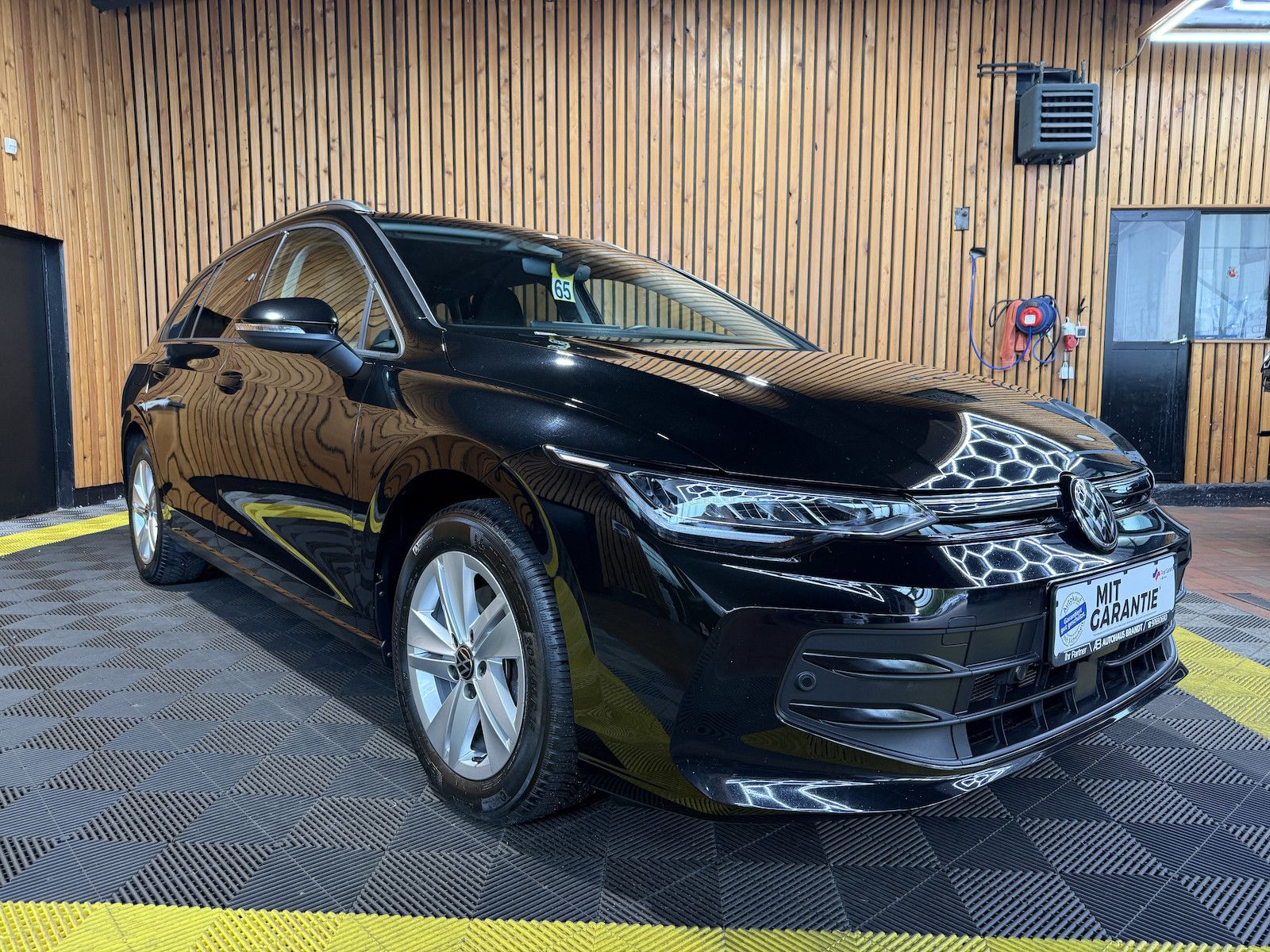 Fahrzeugabbildung Volkswagen Golf Variant 1,5 eTSI Facelift *Navi*AHK*LED*Kam
