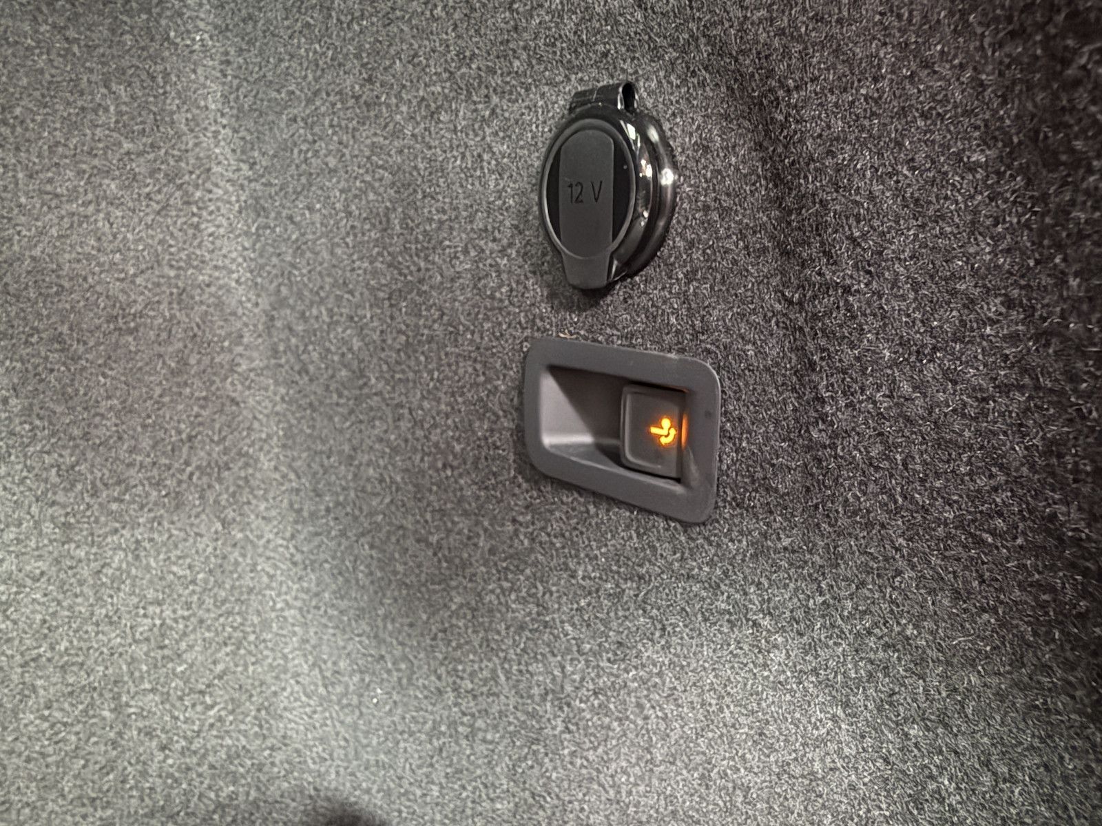 Fahrzeugabbildung Volkswagen Golf Variant 1,5 eTSI Facelift *Navi*AHK*LED*Kam