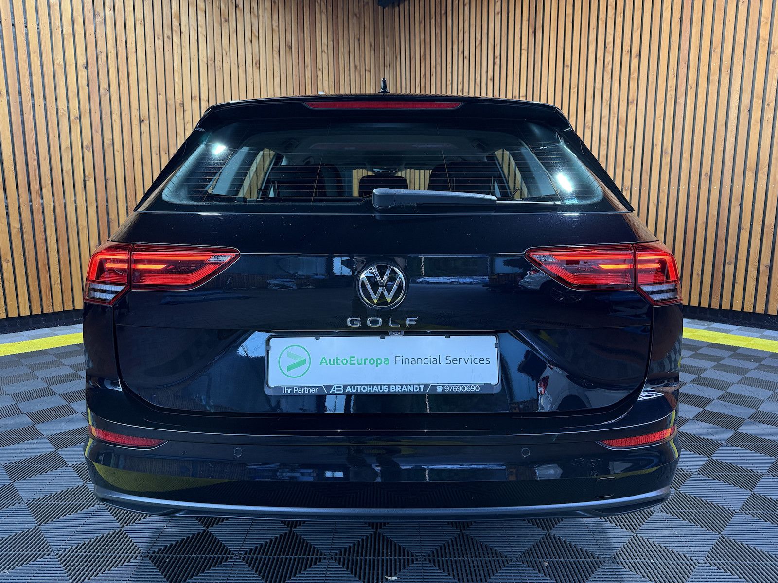 Fahrzeugabbildung Volkswagen Golf Variant 2,0 TDI Life DSG *Navi*LED*Kam*App*