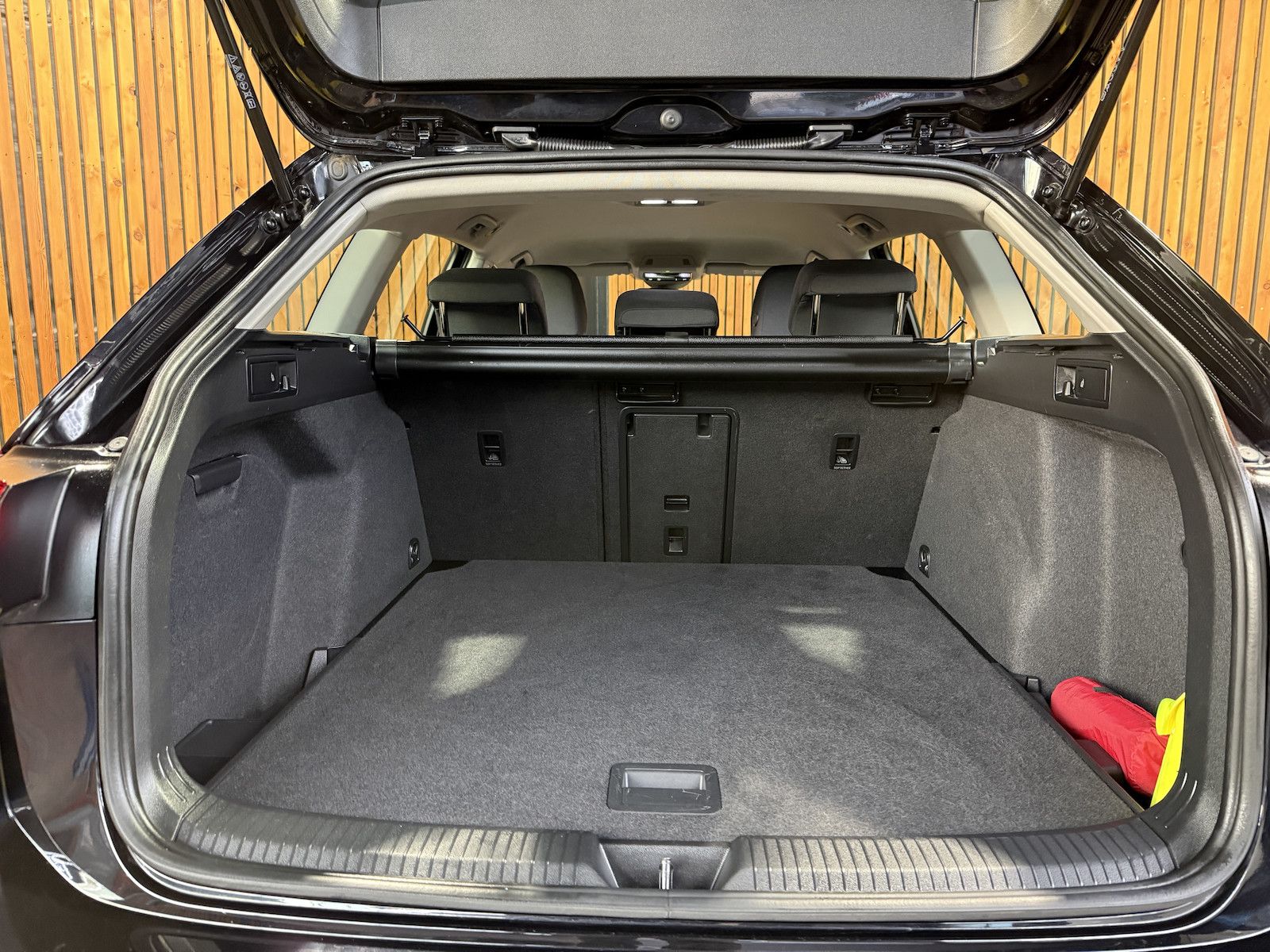 Fahrzeugabbildung Volkswagen Golf Variant 2,0 TDI Life DSG *Navi*LED*Kam*App*